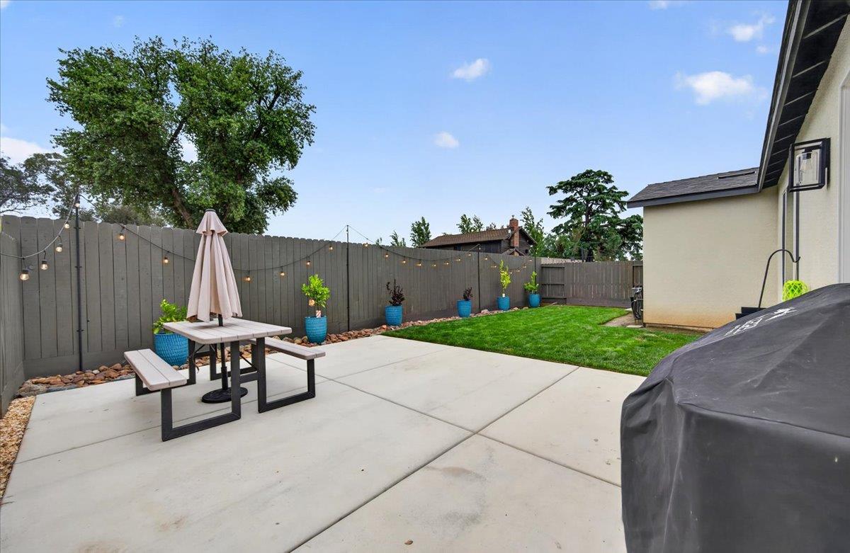1794 N Carriage Ave, Fresno, CA 93727
