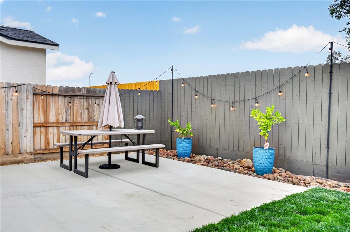 1794 N Carriage Ave, Fresno, CA 93727