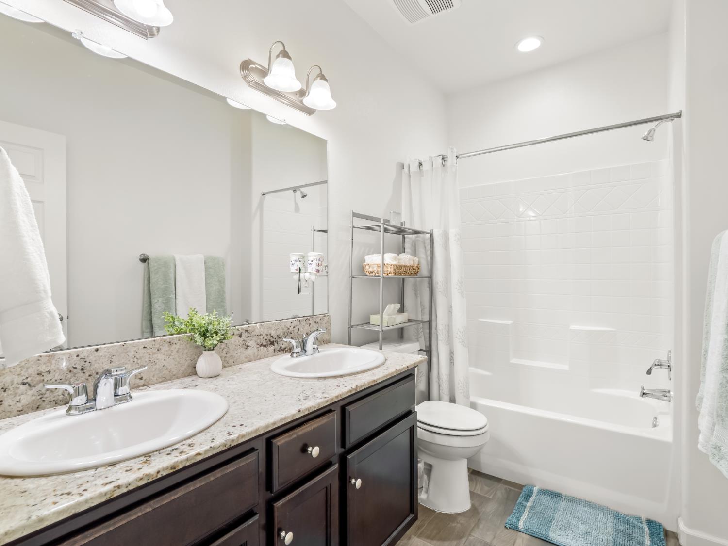 2459 Lombard Ln, Clovis, CA 93619