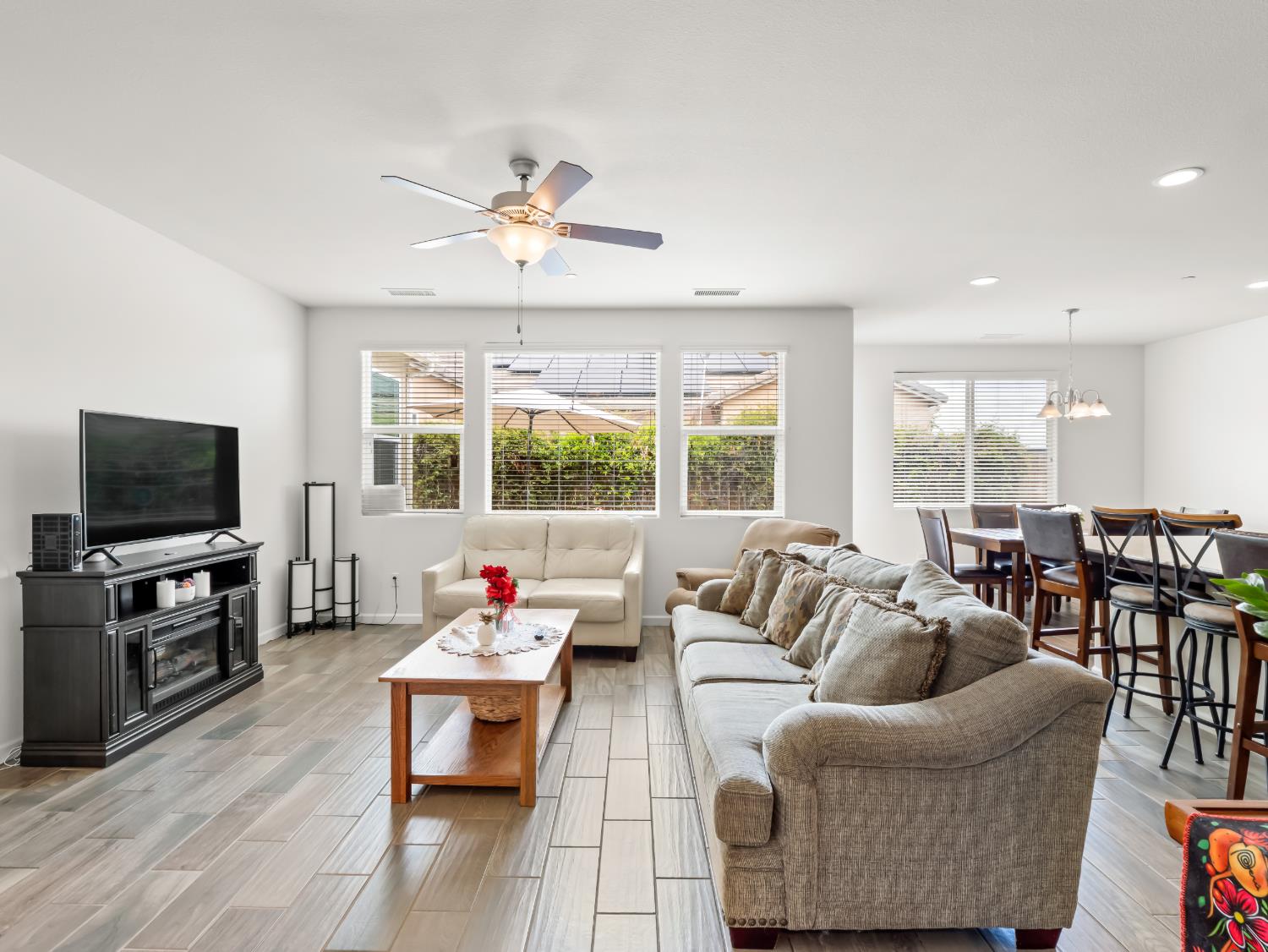 2459 Lombard Ln, Clovis, CA 93619