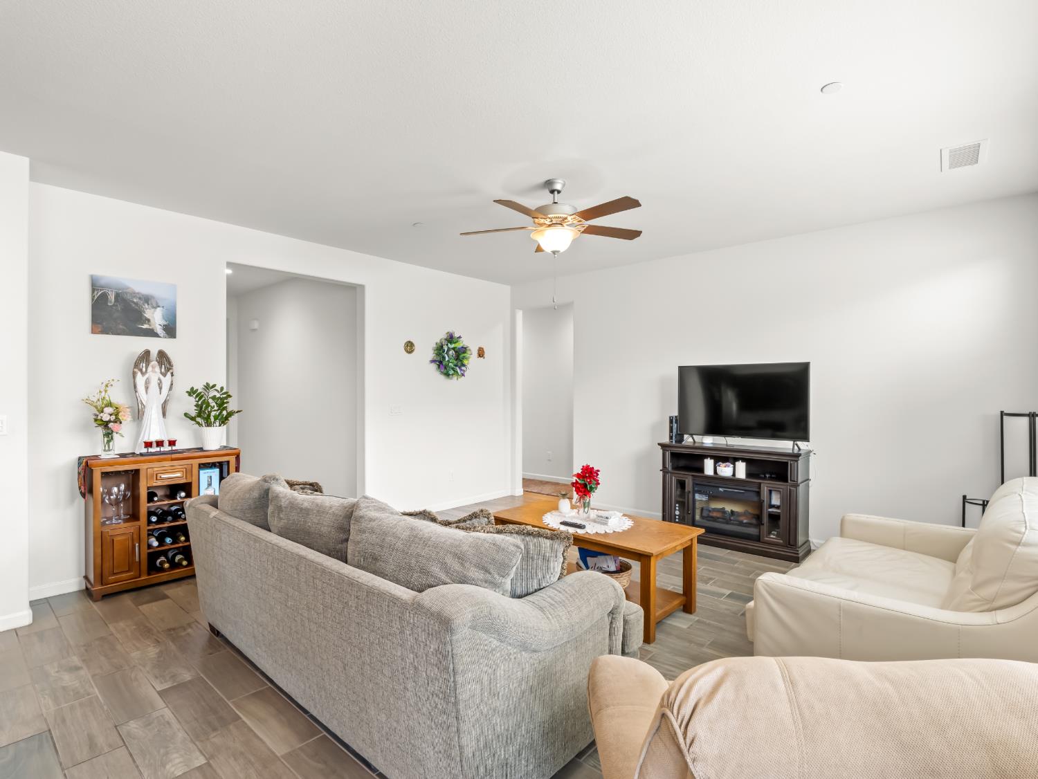 2459 Lombard Ln, Clovis, CA 93619