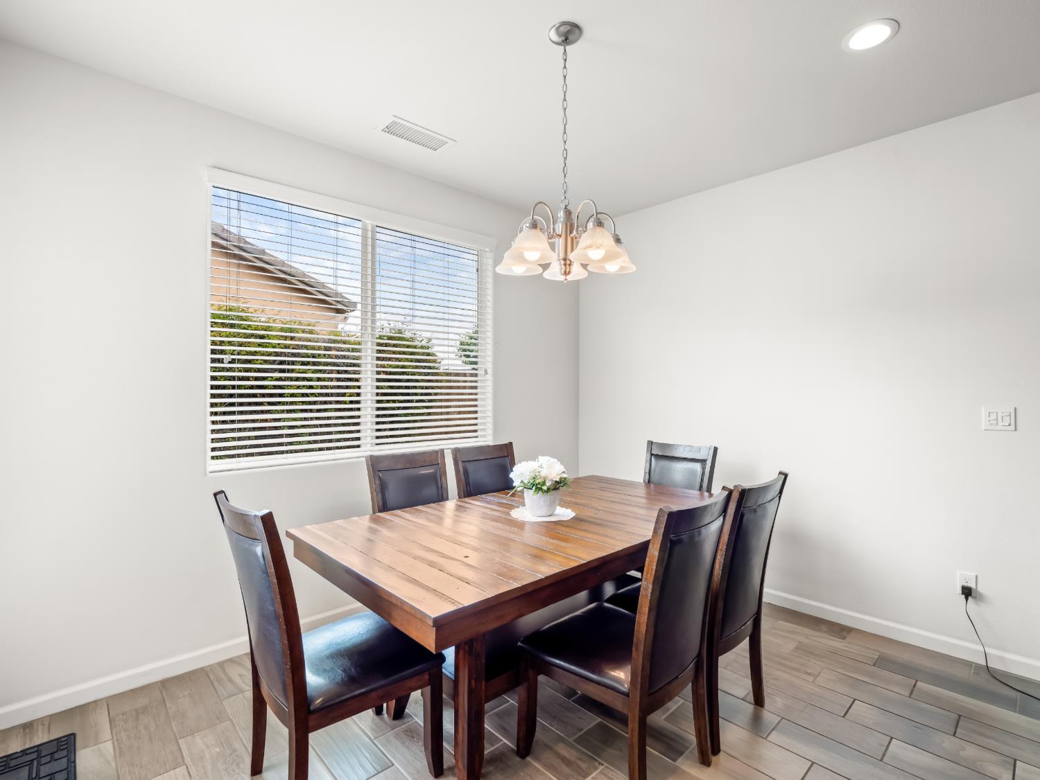 2459 Lombard Ln, Clovis, CA 93619
