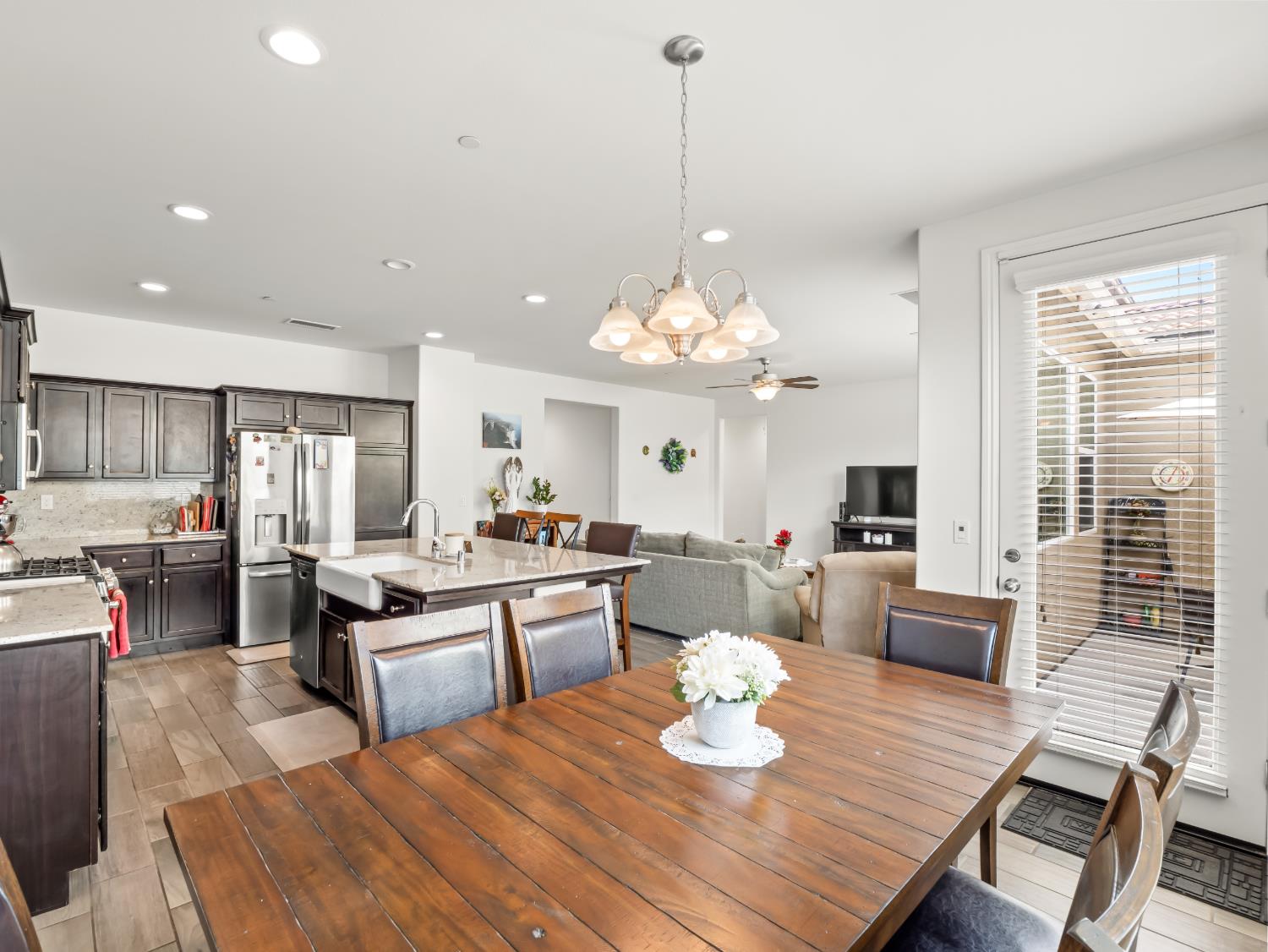 2459 Lombard Ln, Clovis, CA 93619
