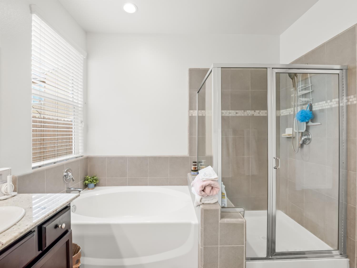 2459 Lombard Ln, Clovis, CA 93619