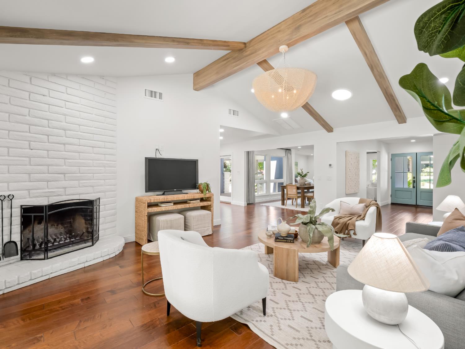 3213 W La Costa Ave, Fresno, CA 93711