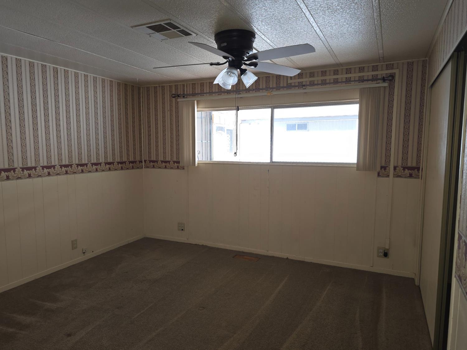 1724 Minnewawa Ave #155, Clovis, CA 93612