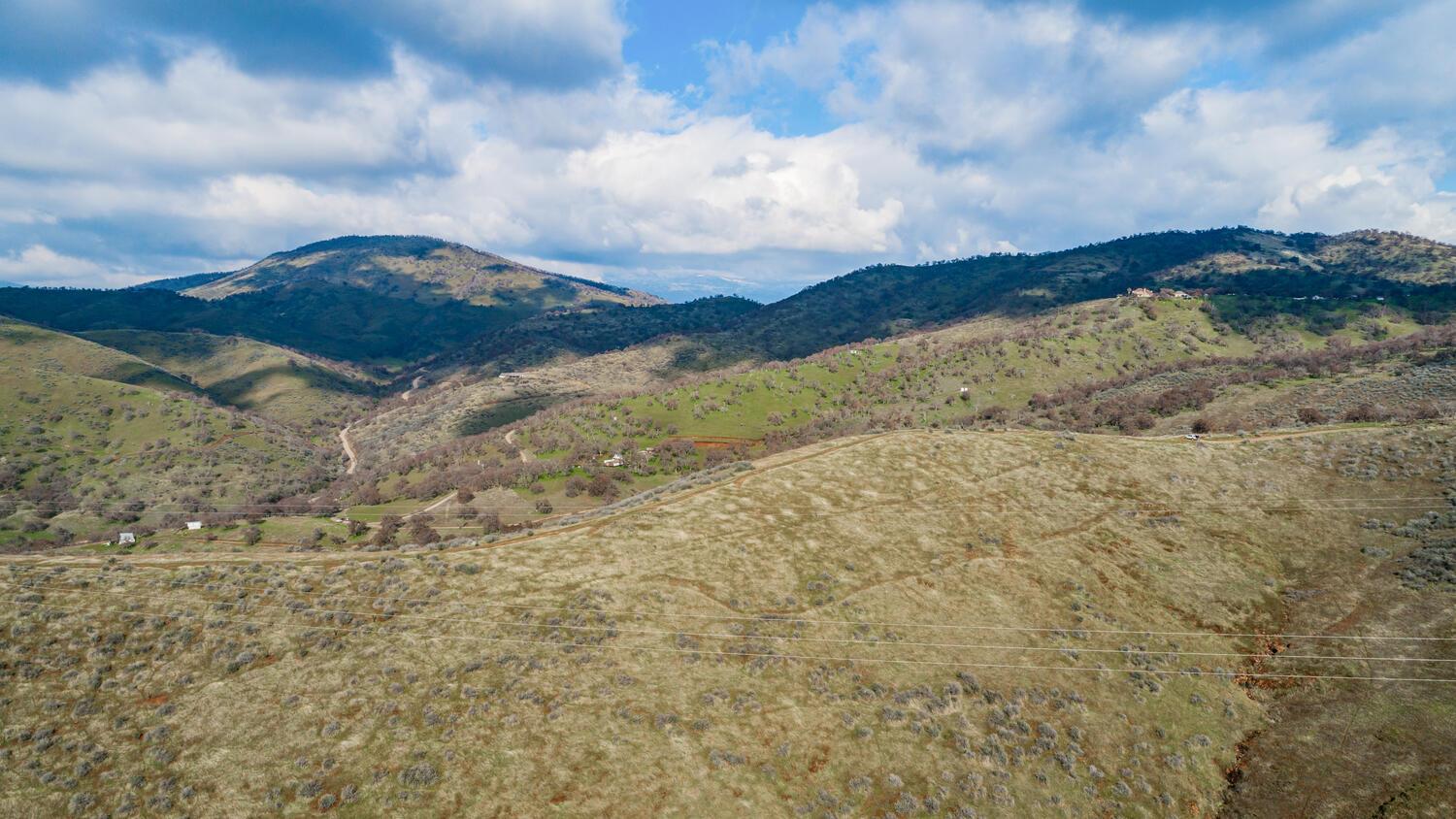 1 Watts Valley Rd, Sanger, CA 93657