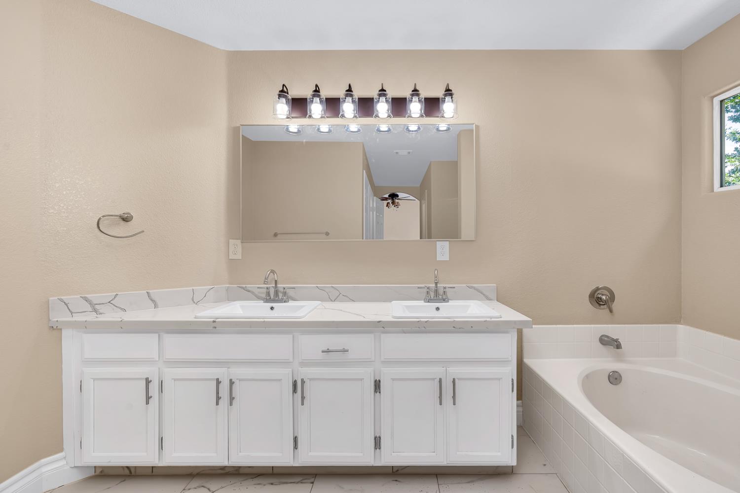 3482 Paseo Verde Ave, Merced, CA 95348