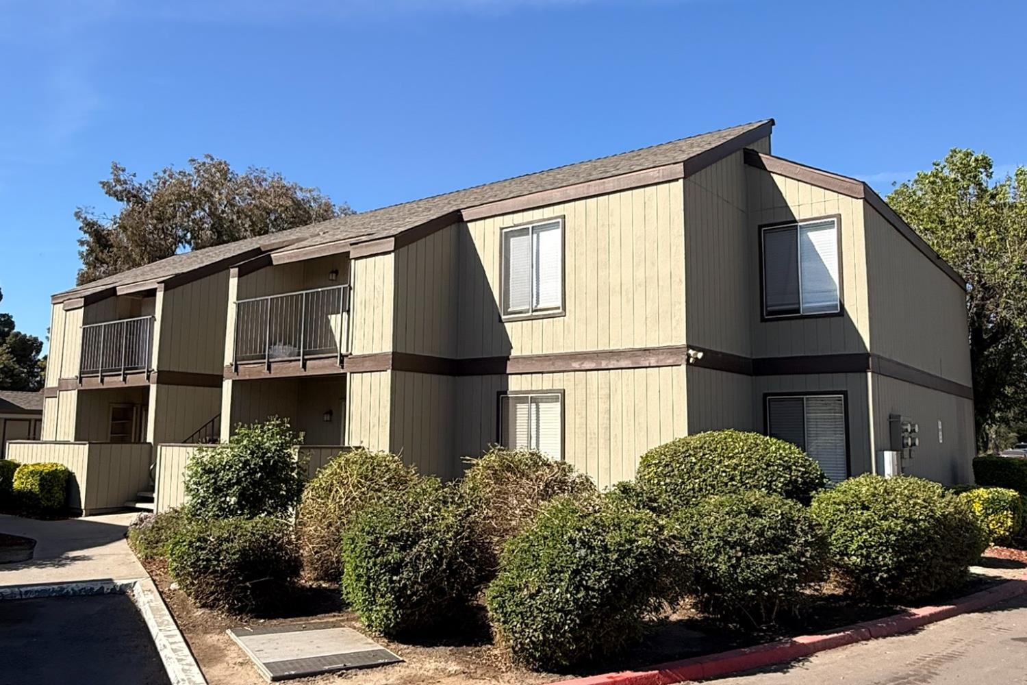 302 W Pleasant St, Coalinga, CA 93210