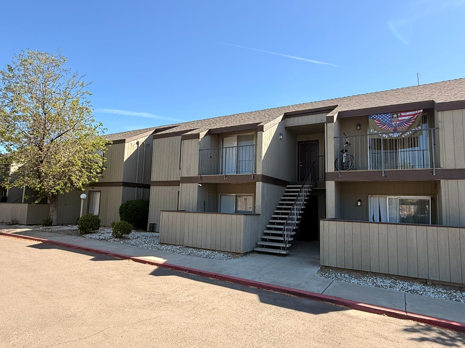 302 W Pleasant St, Coalinga, CA 93210