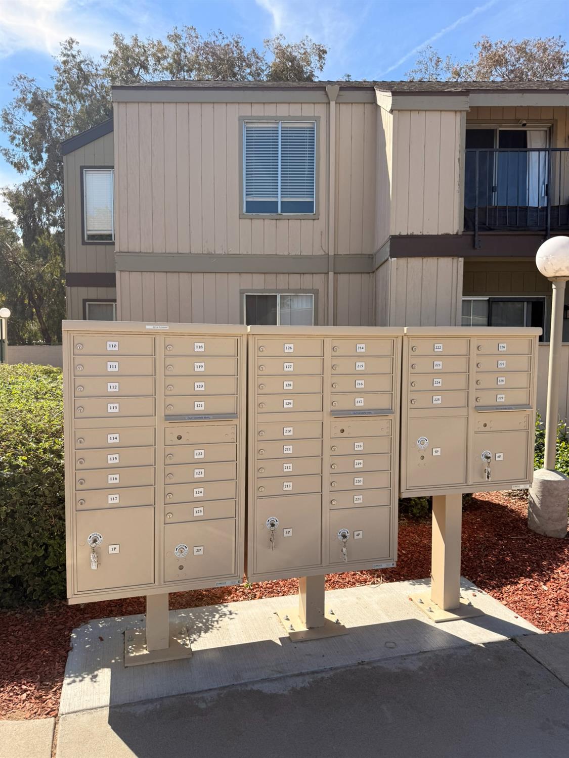 302 W Pleasant St, Coalinga, CA 93210