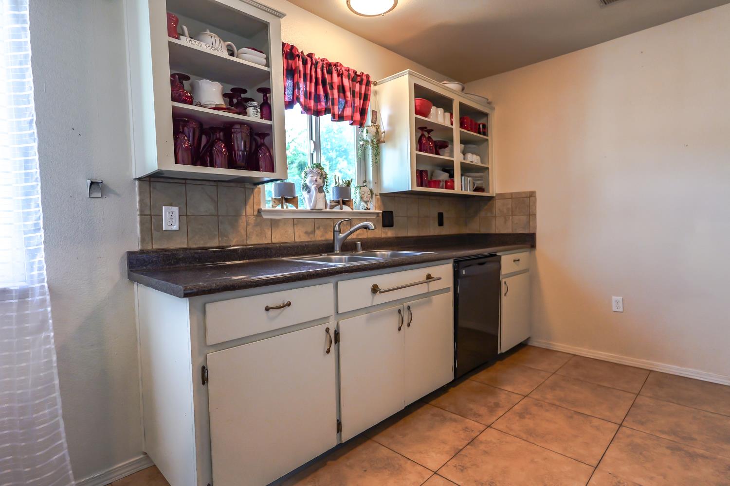 28874 Posey Ave, Madera, CA 93638