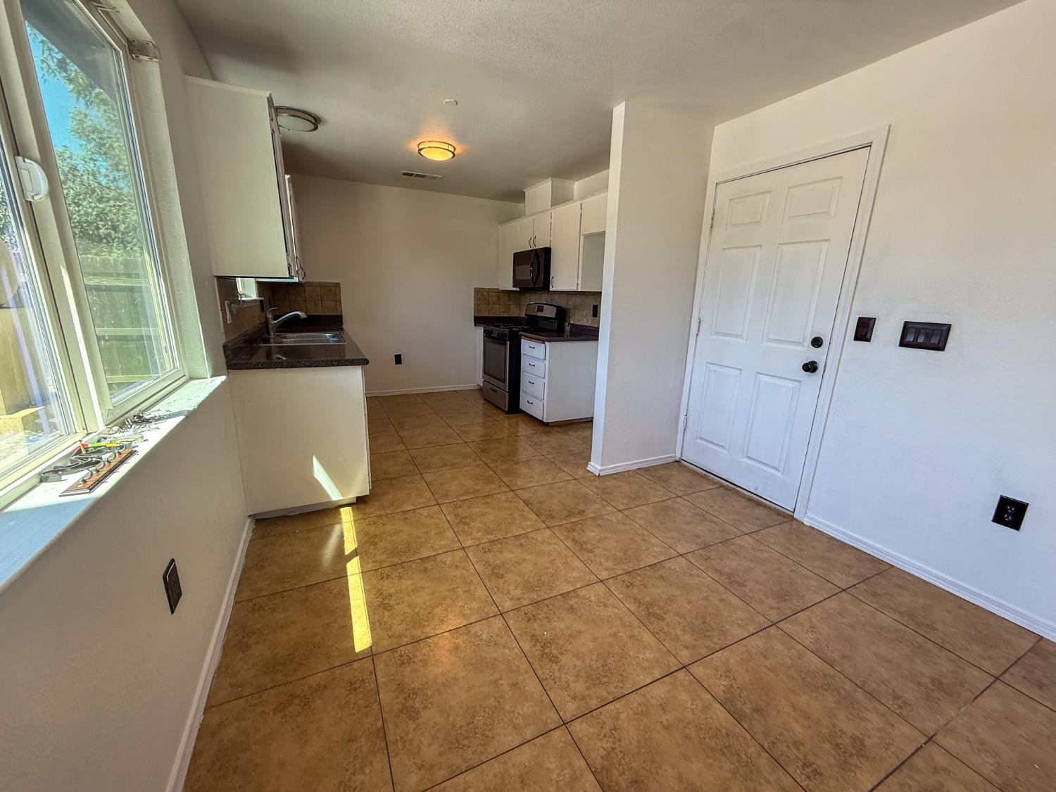 28874 Posey Ave, Madera, CA 93638