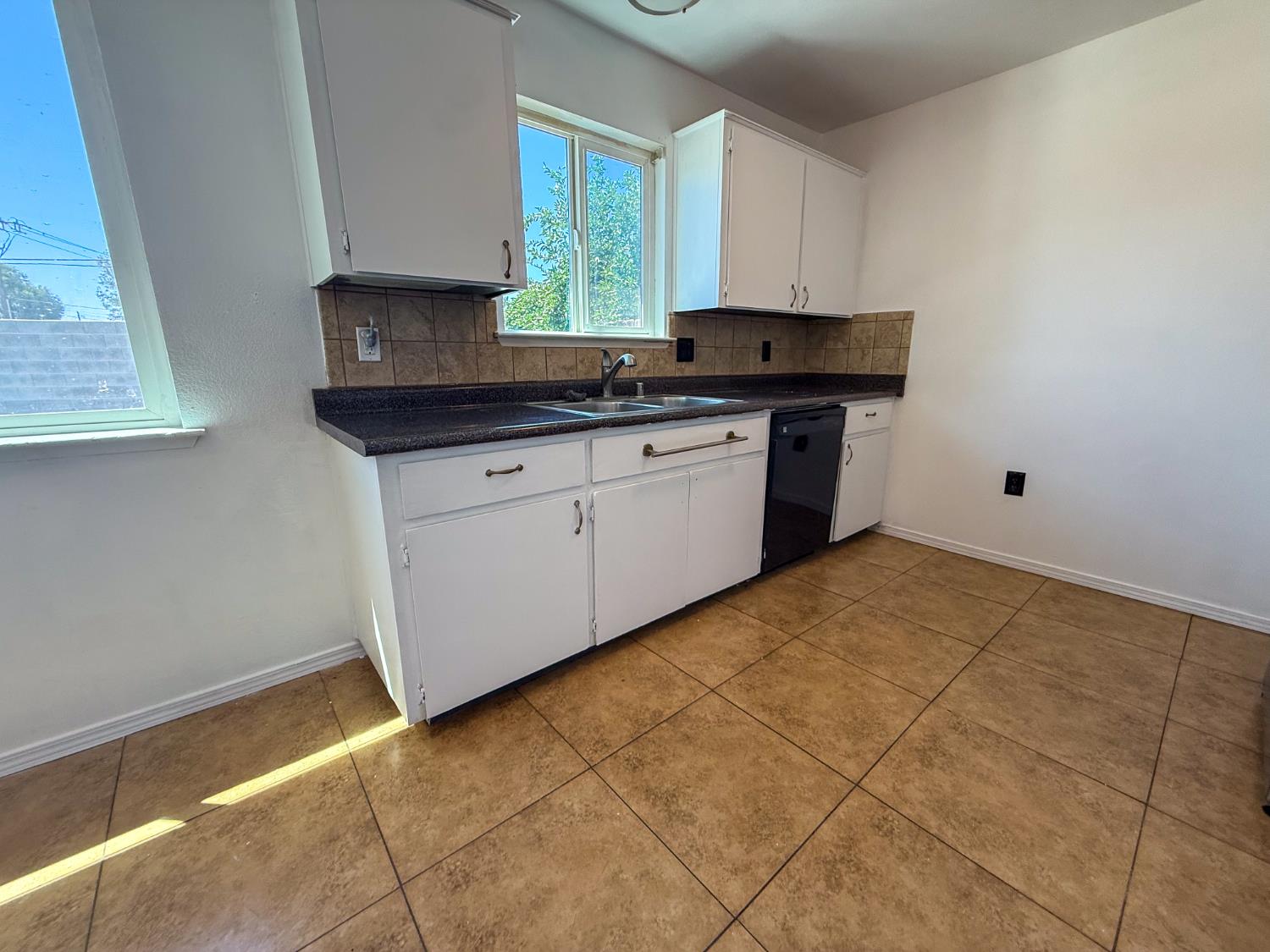 28874 Posey Ave, Madera, CA 93638