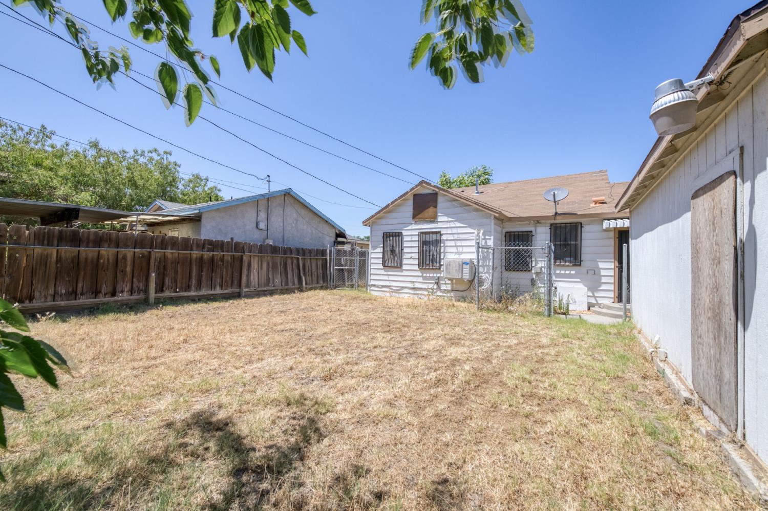 3518 E Clay Ave, Fresno, CA 93702