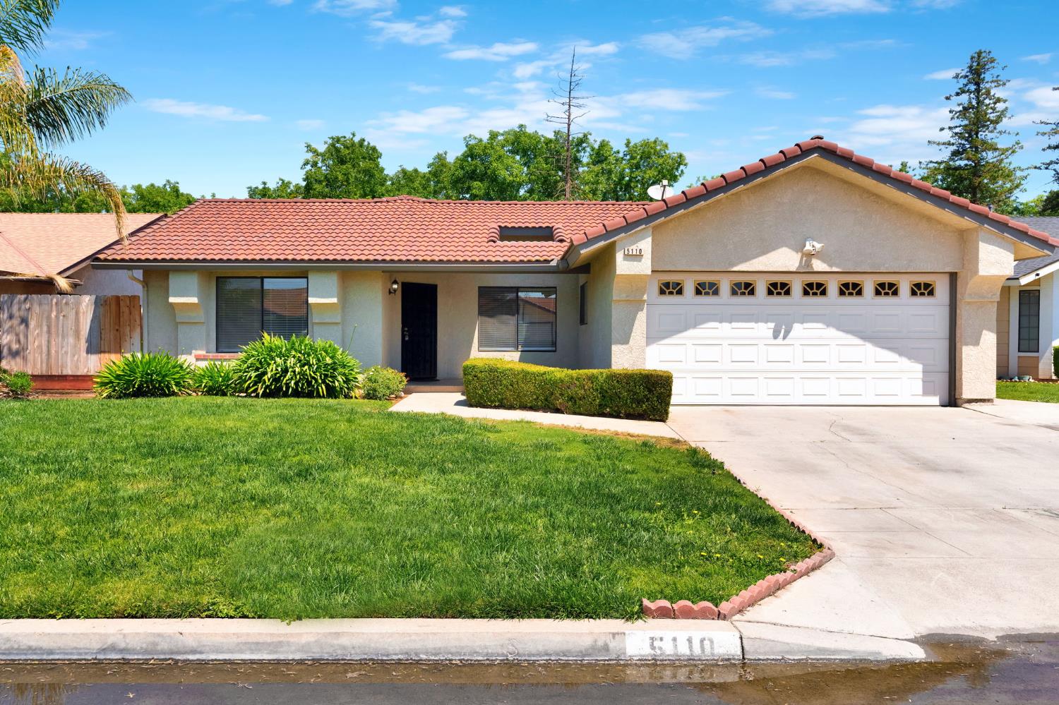 5110 W Kadota Ave, Fresno, CA 93722