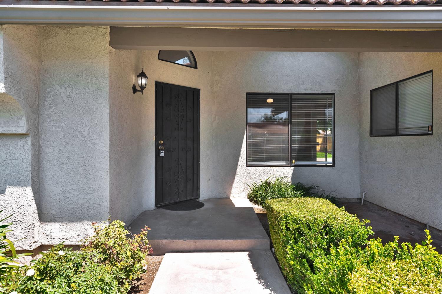 5110 W Kadota Ave, Fresno, CA 93722