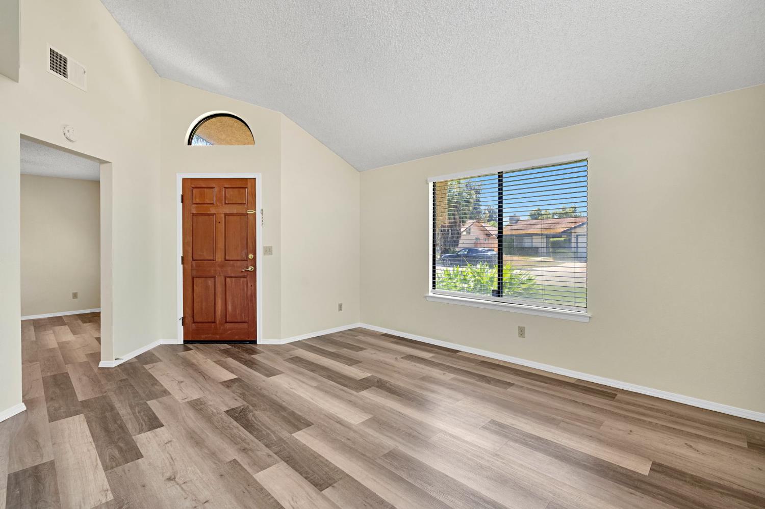 5110 W Kadota Ave, Fresno, CA 93722