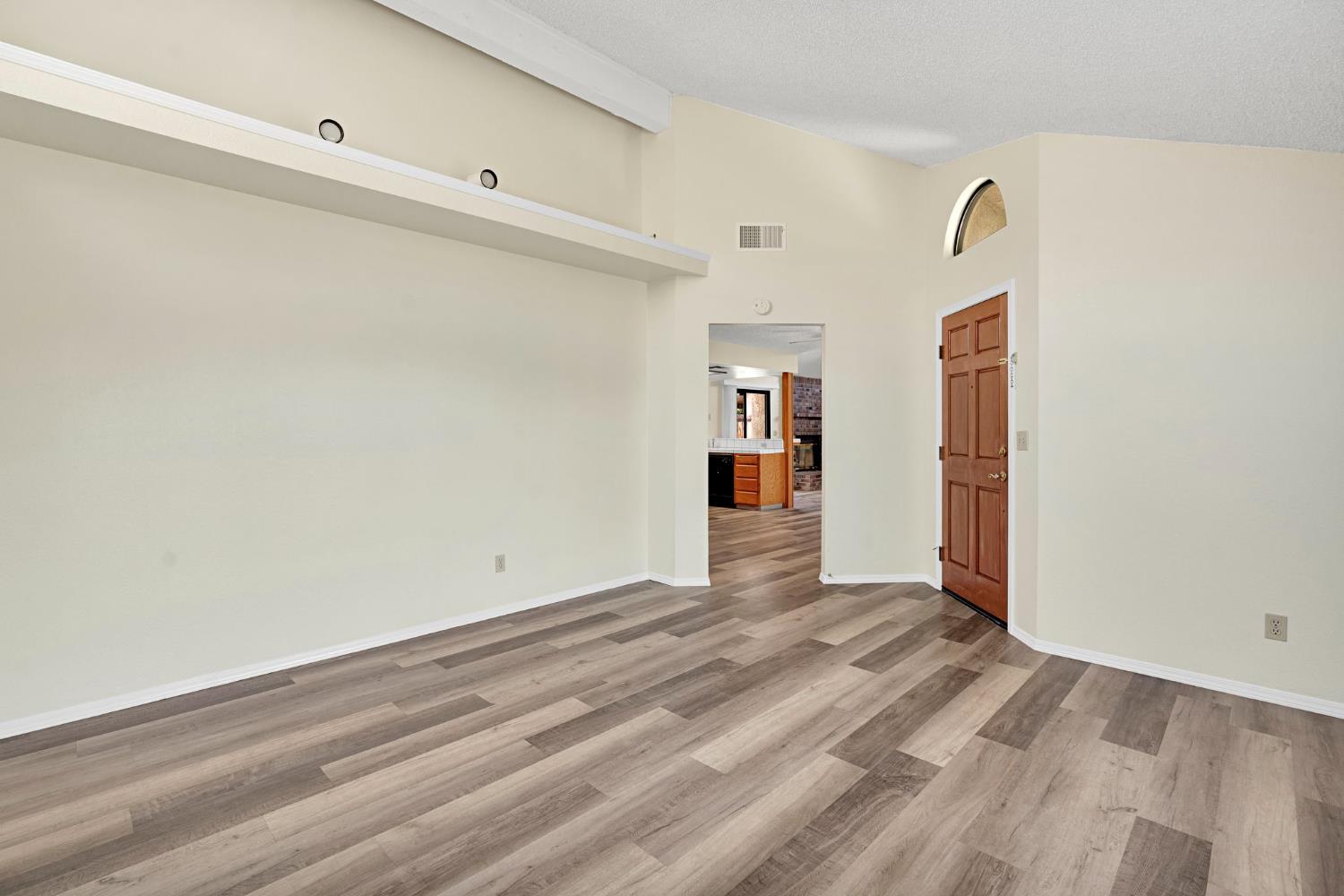 5110 W Kadota Ave, Fresno, CA 93722