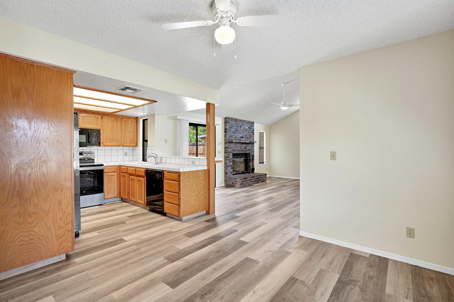 5110 W Kadota Ave, Fresno, CA 93722