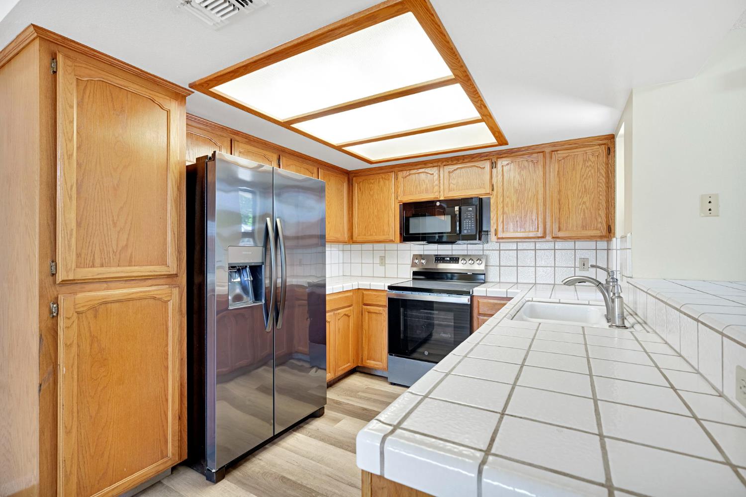 5110 W Kadota Ave, Fresno, CA 93722