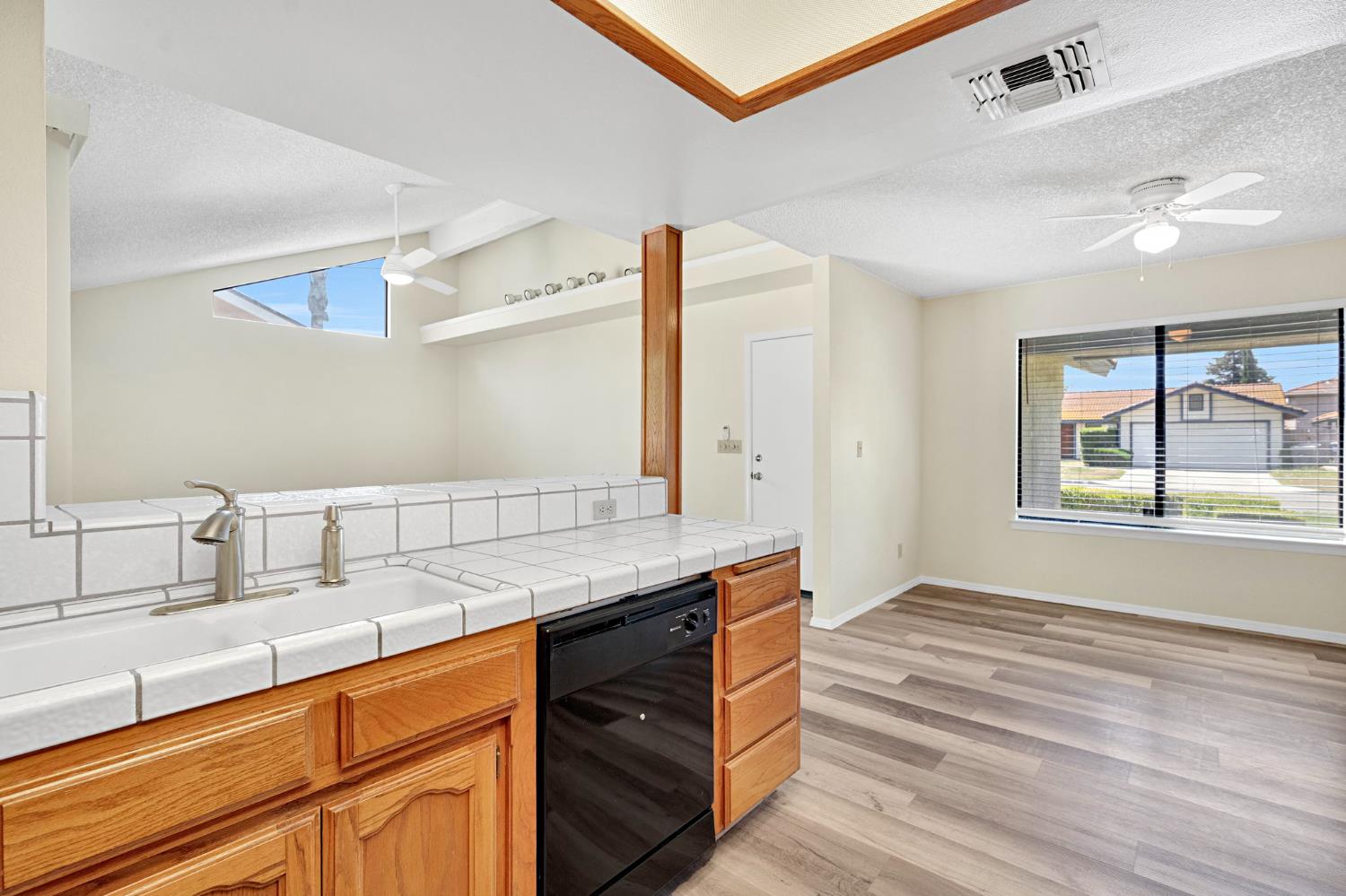 5110 W Kadota Ave, Fresno, CA 93722