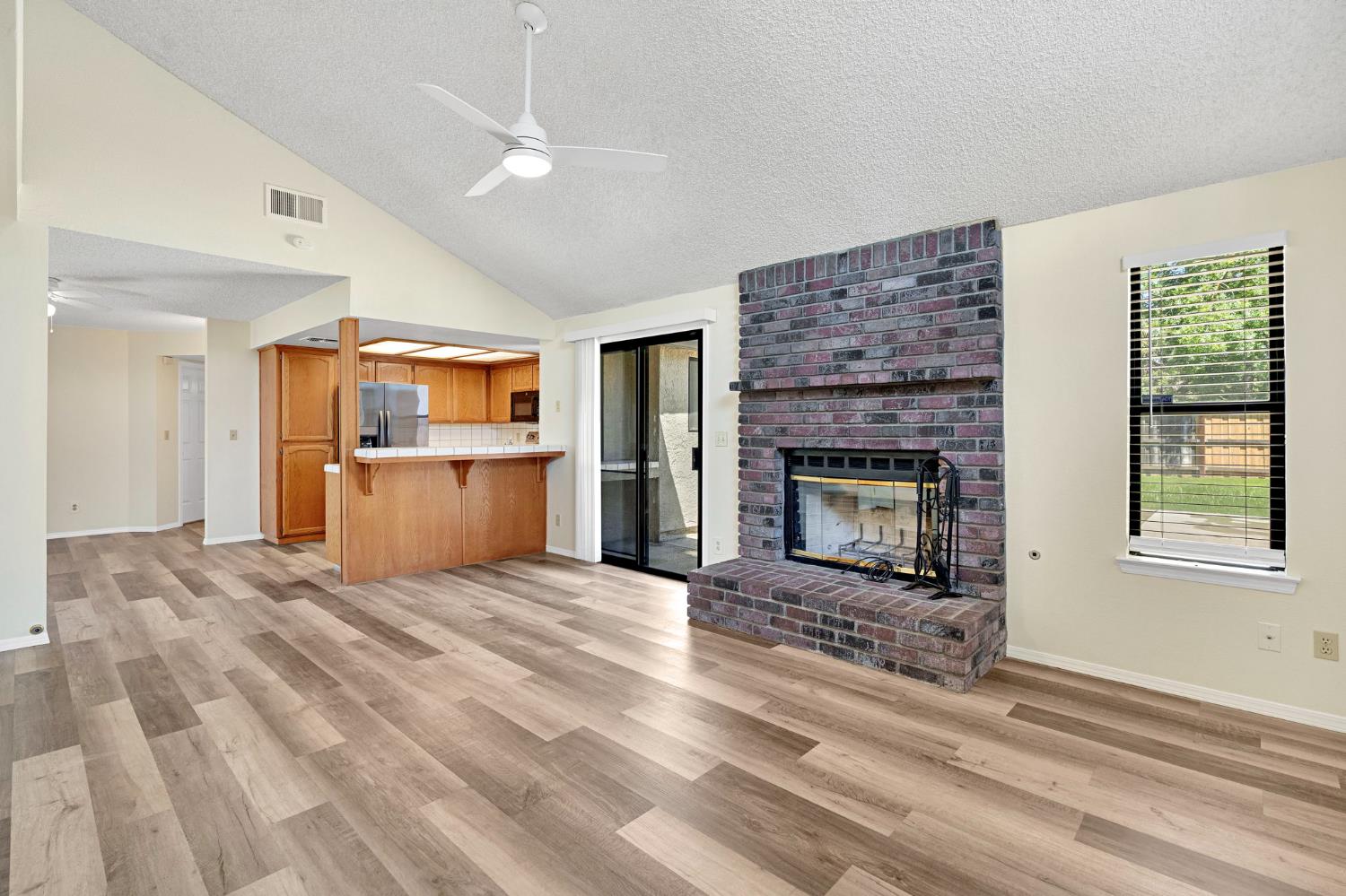 5110 W Kadota Ave, Fresno, CA 93722