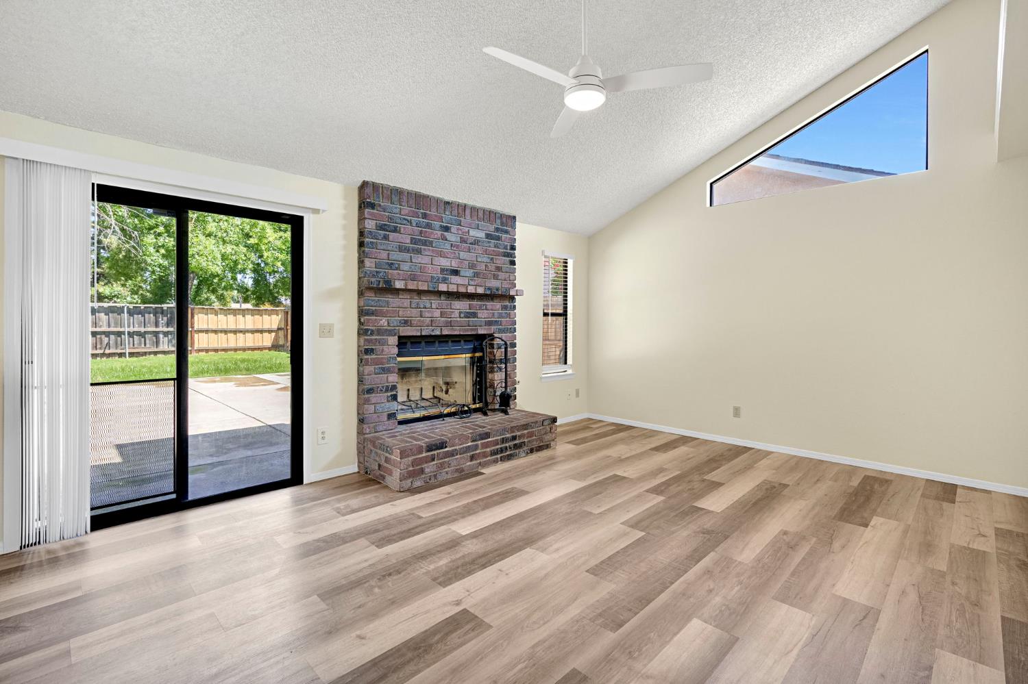 5110 W Kadota Ave, Fresno, CA 93722
