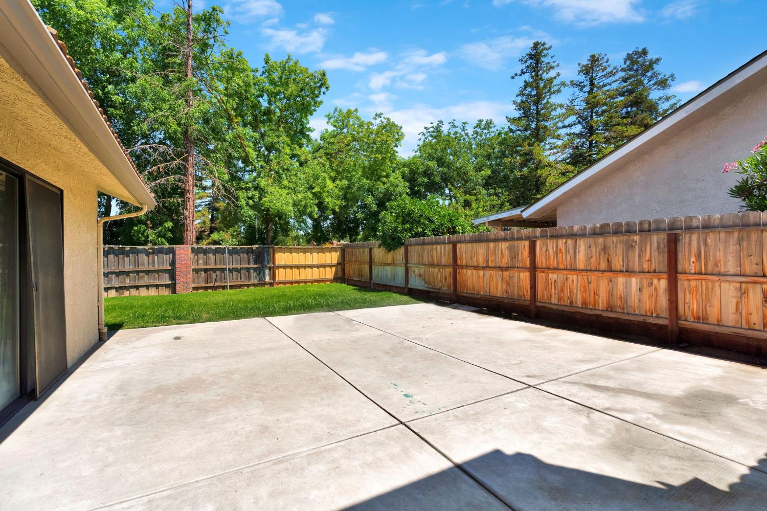 5110 W Kadota Ave, Fresno, CA 93722