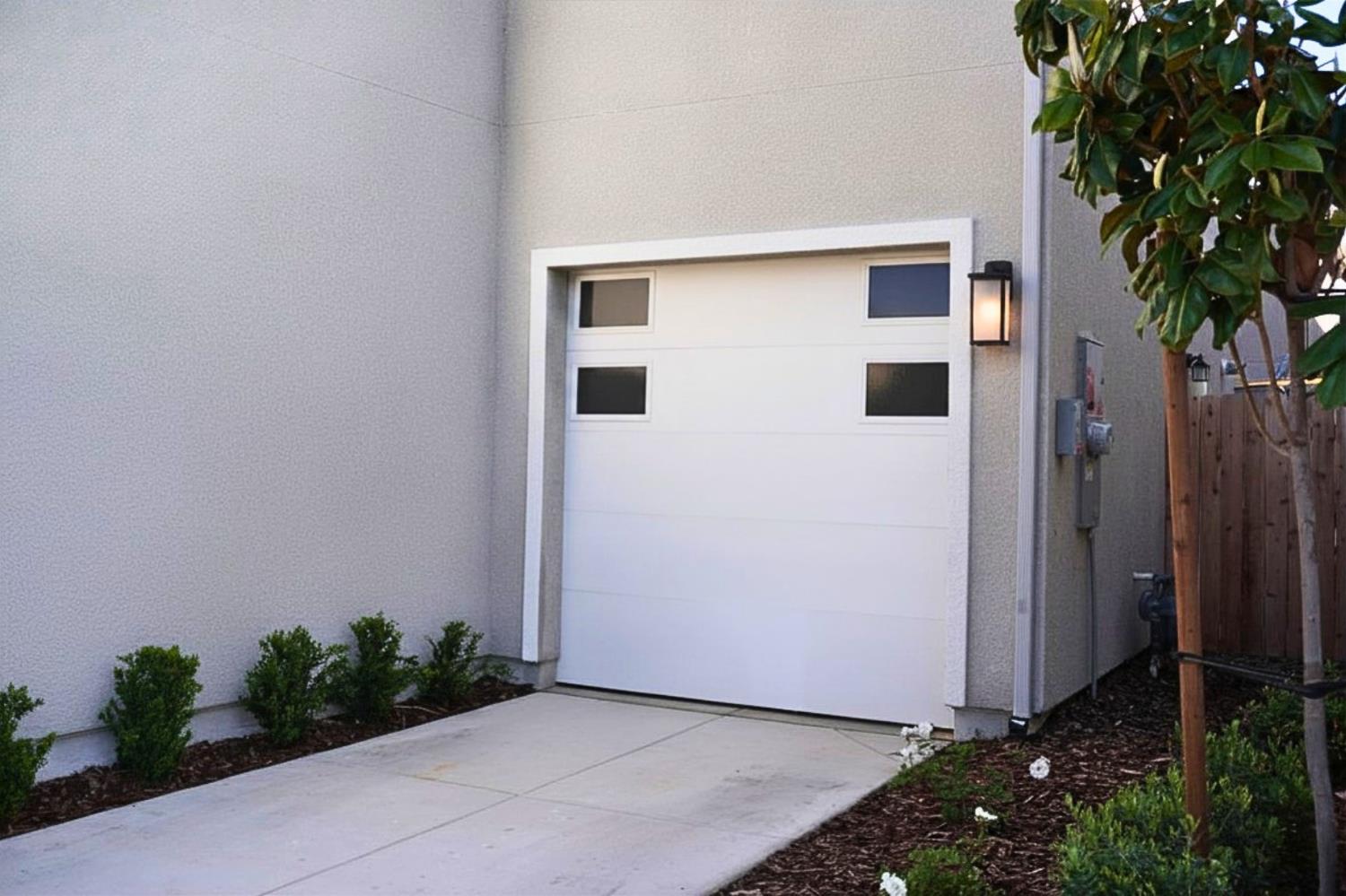 1120 Vanguard Way W, Madera, CA 93636