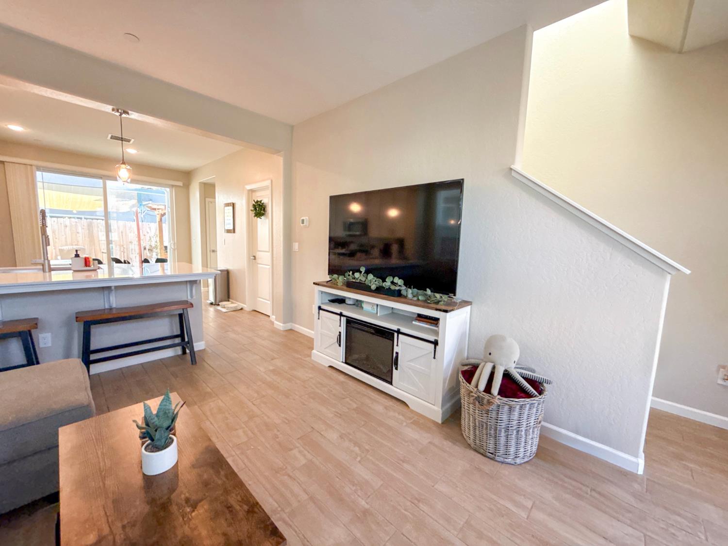 1120 Vanguard Way W, Madera, CA 93636