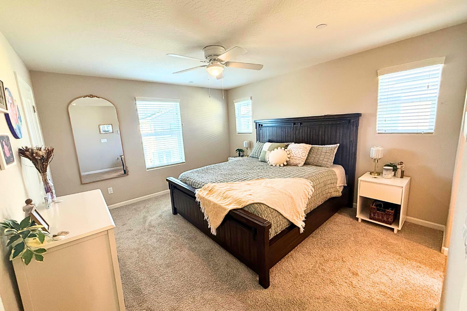 1120 Vanguard Way W, Madera, CA 93636
