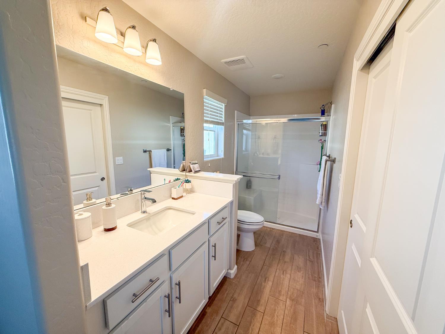 1120 Vanguard Way W, Madera, CA 93636