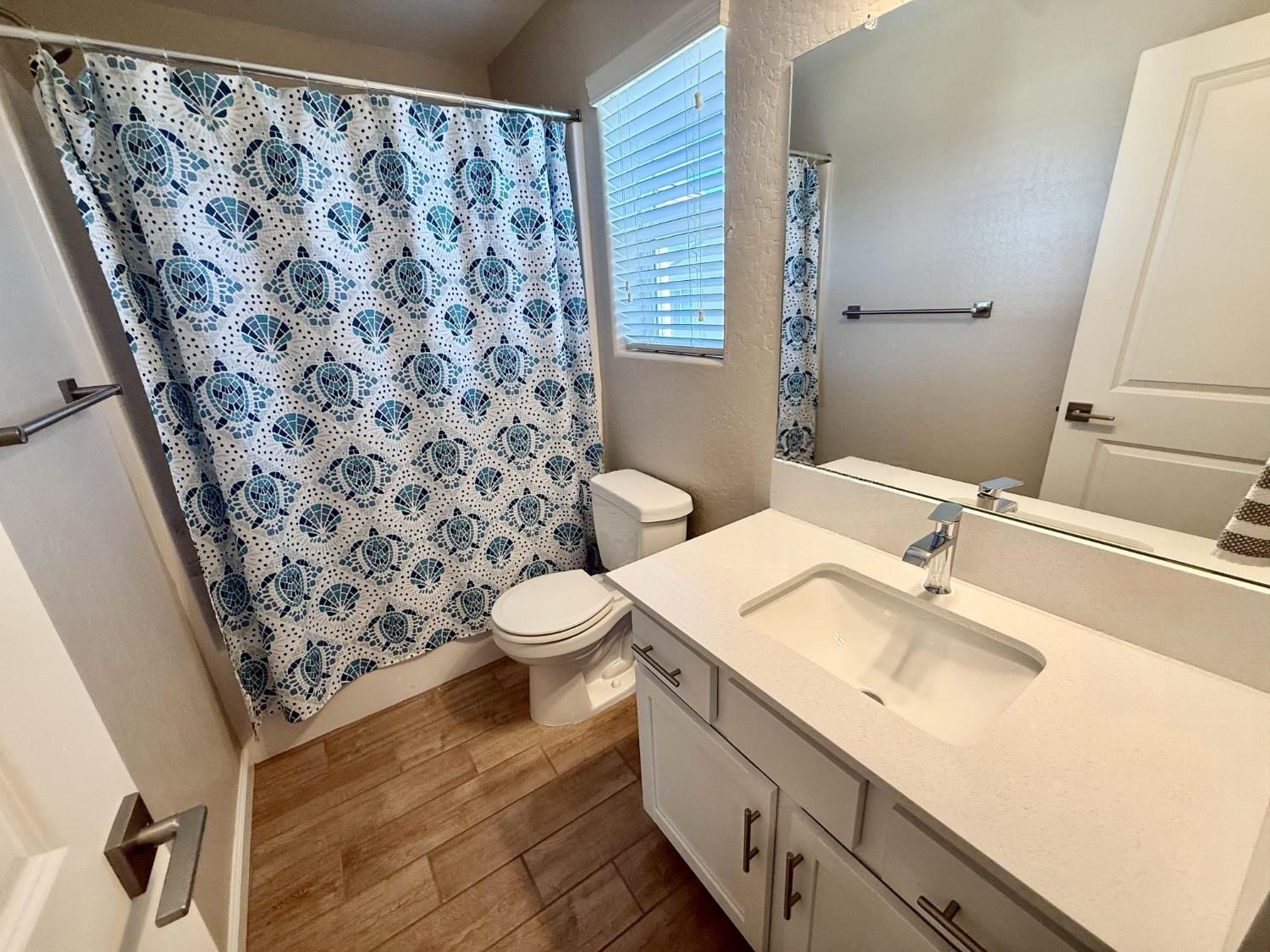 1120 Vanguard Way W, Madera, CA 93636