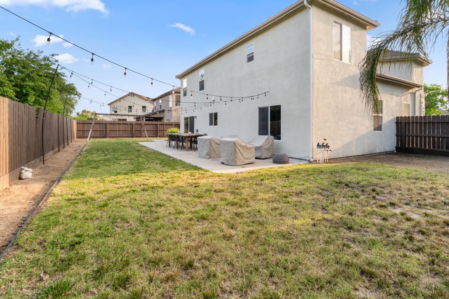 1989 S Orangewood Dr, Fresno, CA 93727