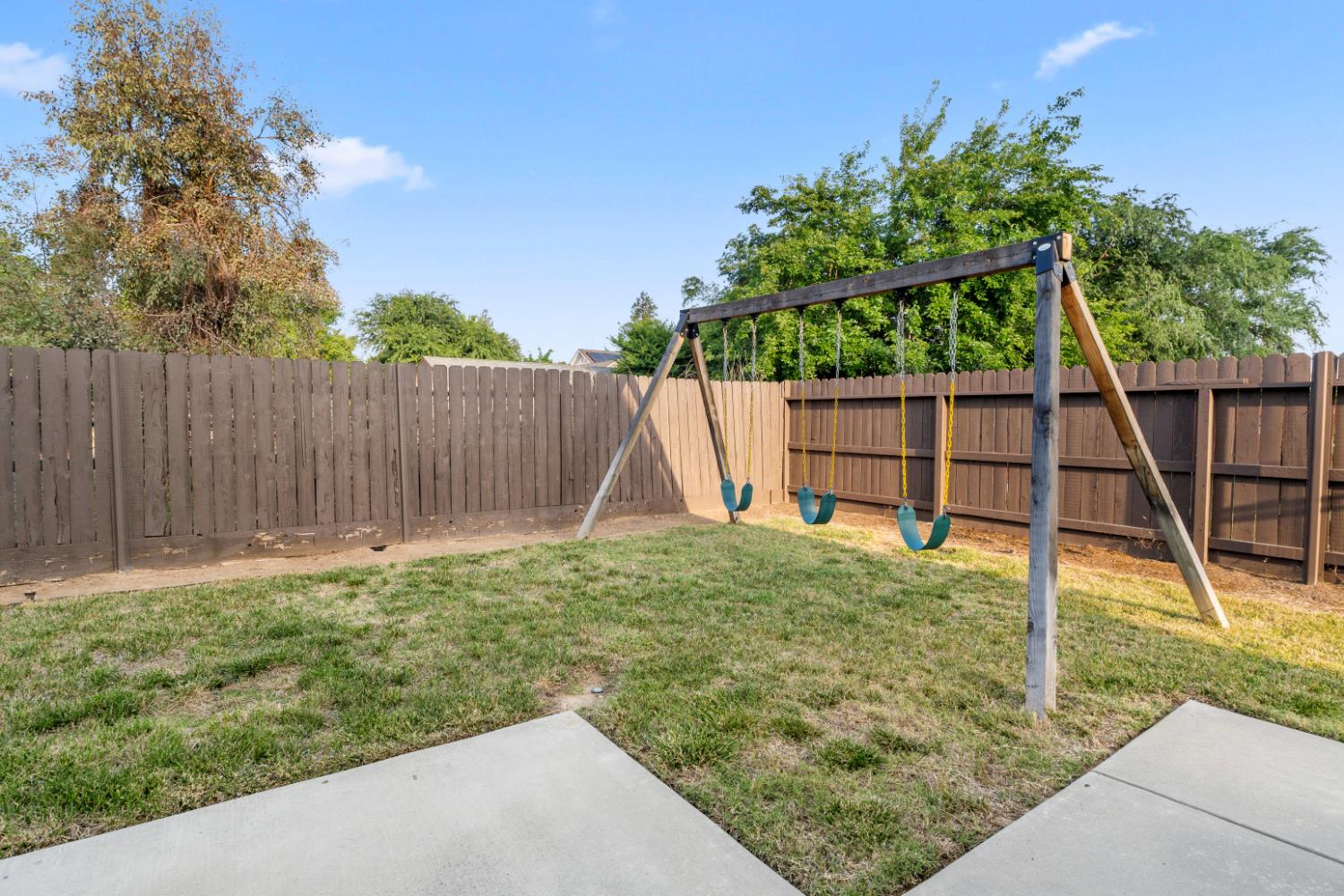 1989 S Orangewood Dr, Fresno, CA 93727