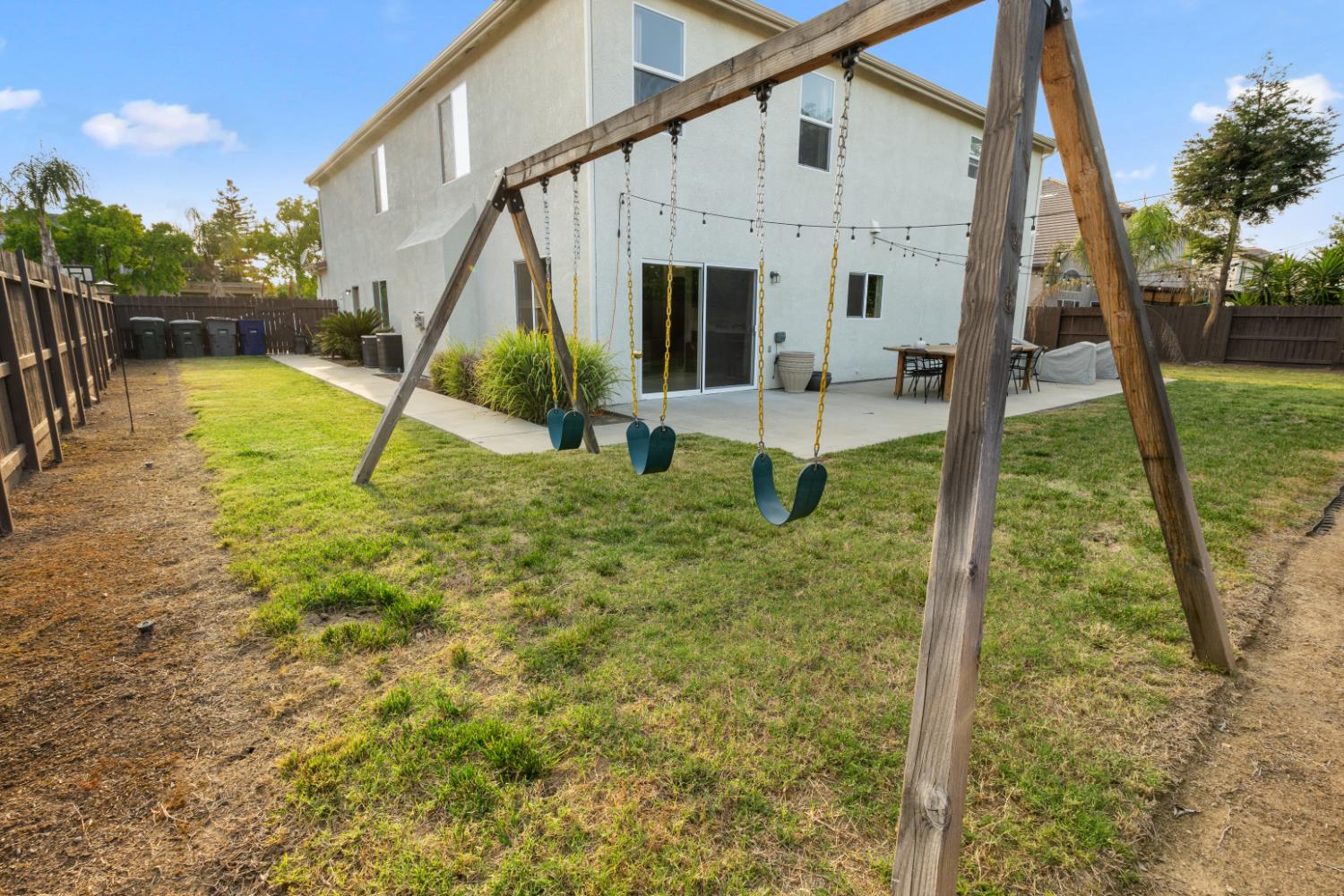 1989 S Orangewood Dr, Fresno, CA 93727