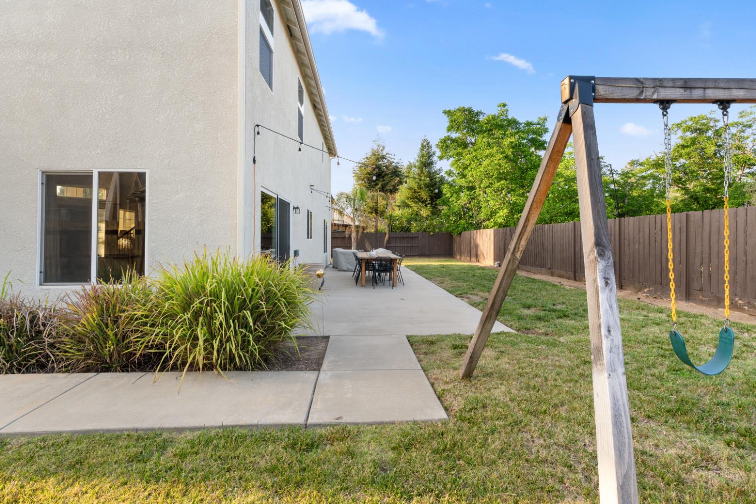 1989 S Orangewood Dr, Fresno, CA 93727
