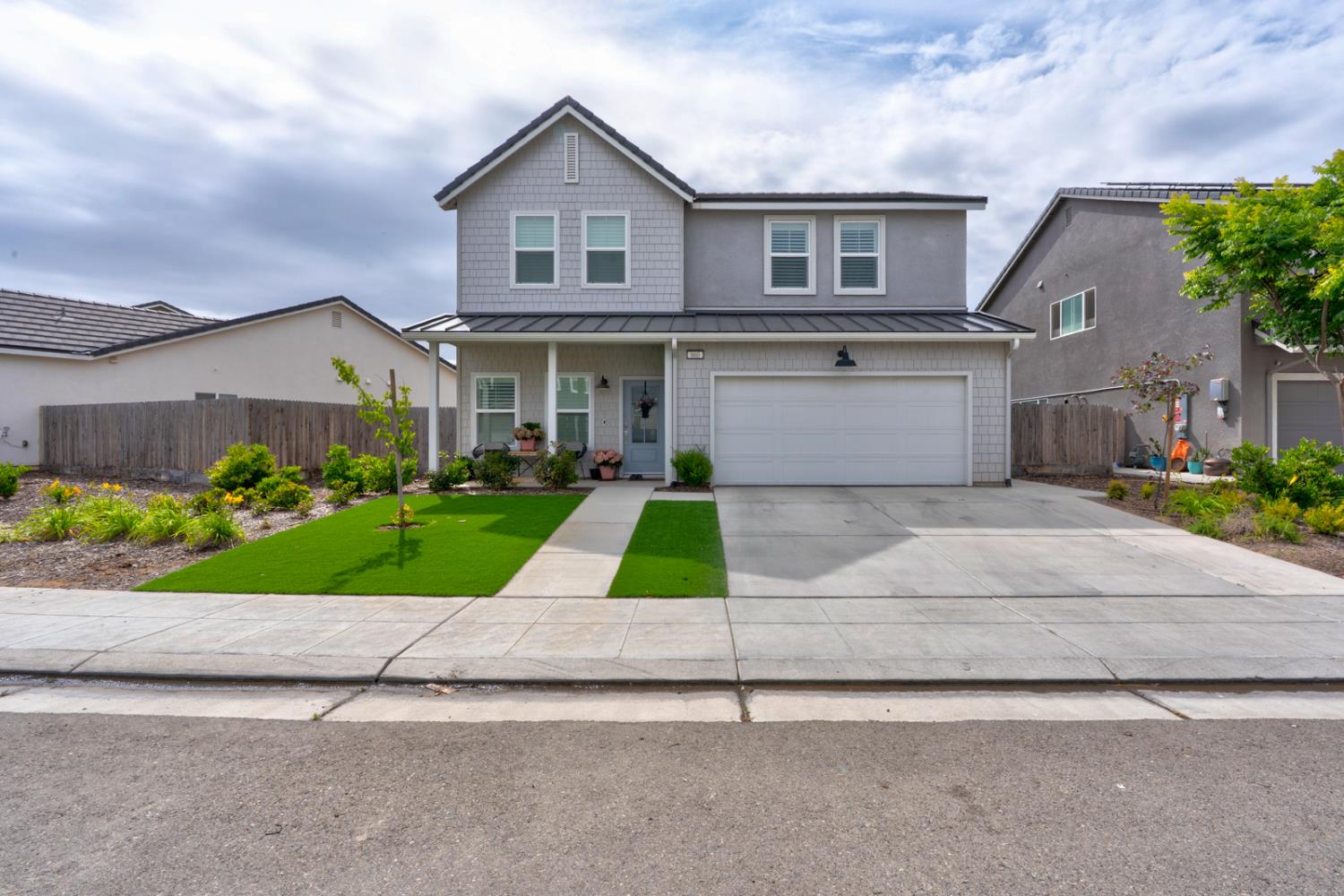 860 Blue Oak Ln W, Madera, CA 93636