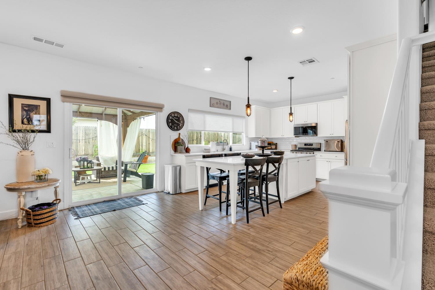 860 Blue Oak Ln W, Madera, CA 93636