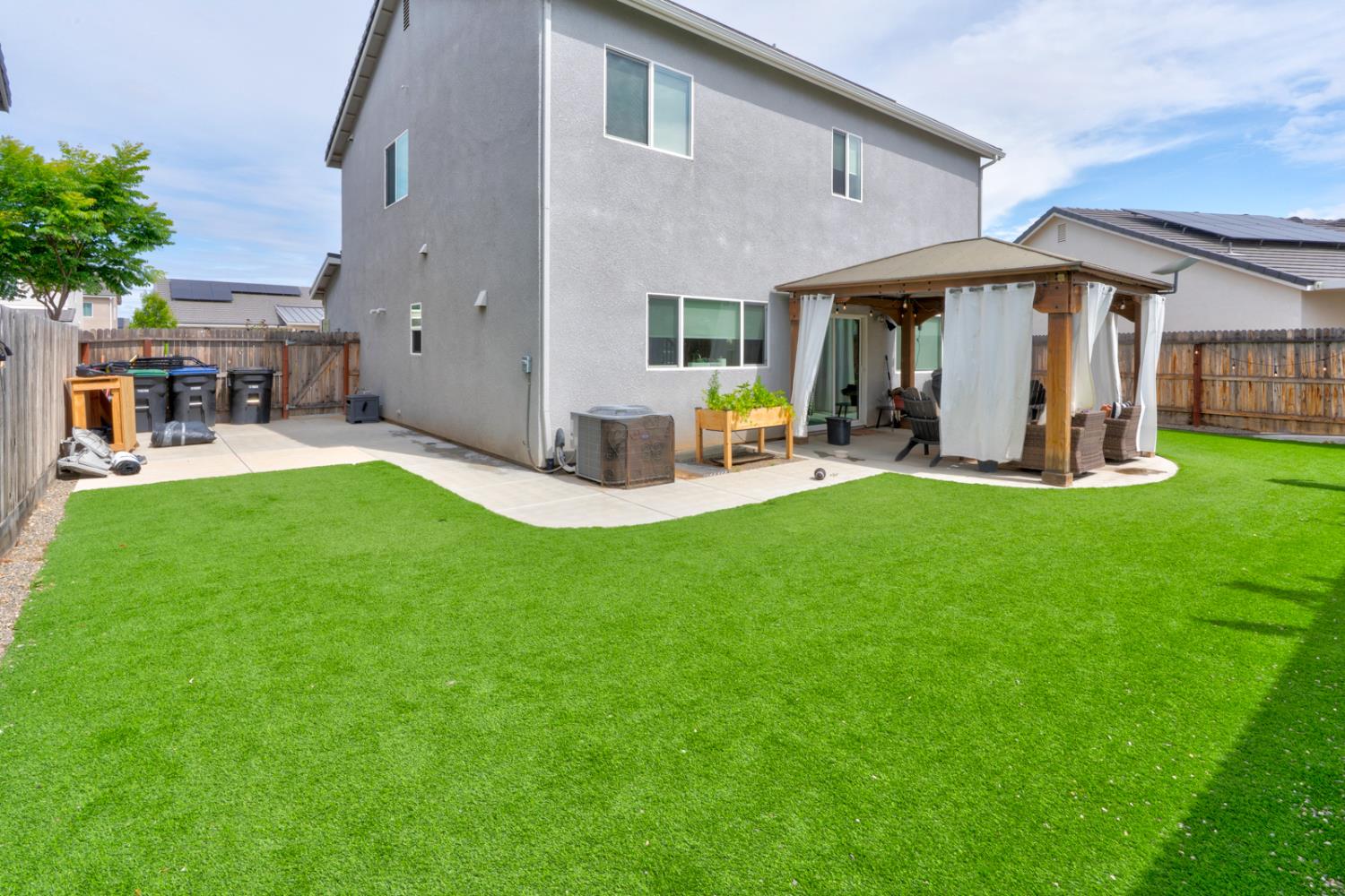 860 Blue Oak Ln W, Madera, CA 93636