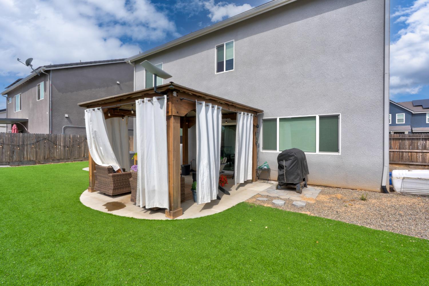 860 Blue Oak Ln W, Madera, CA 93636