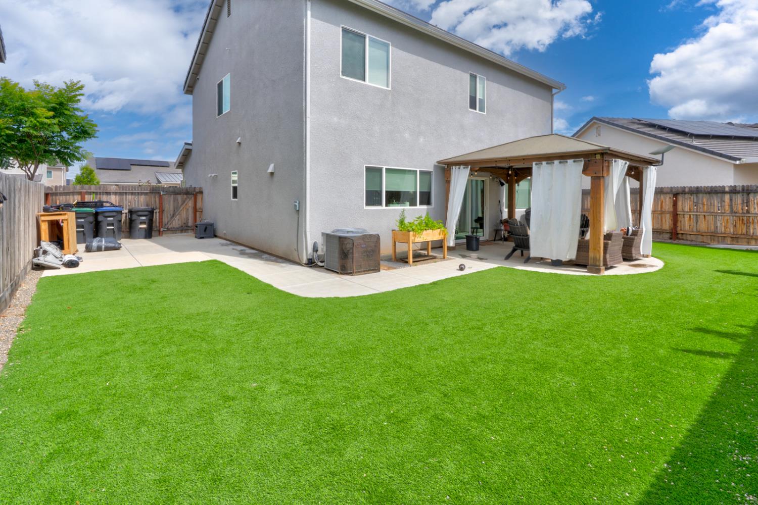 860 Blue Oak Ln W, Madera, CA 93636