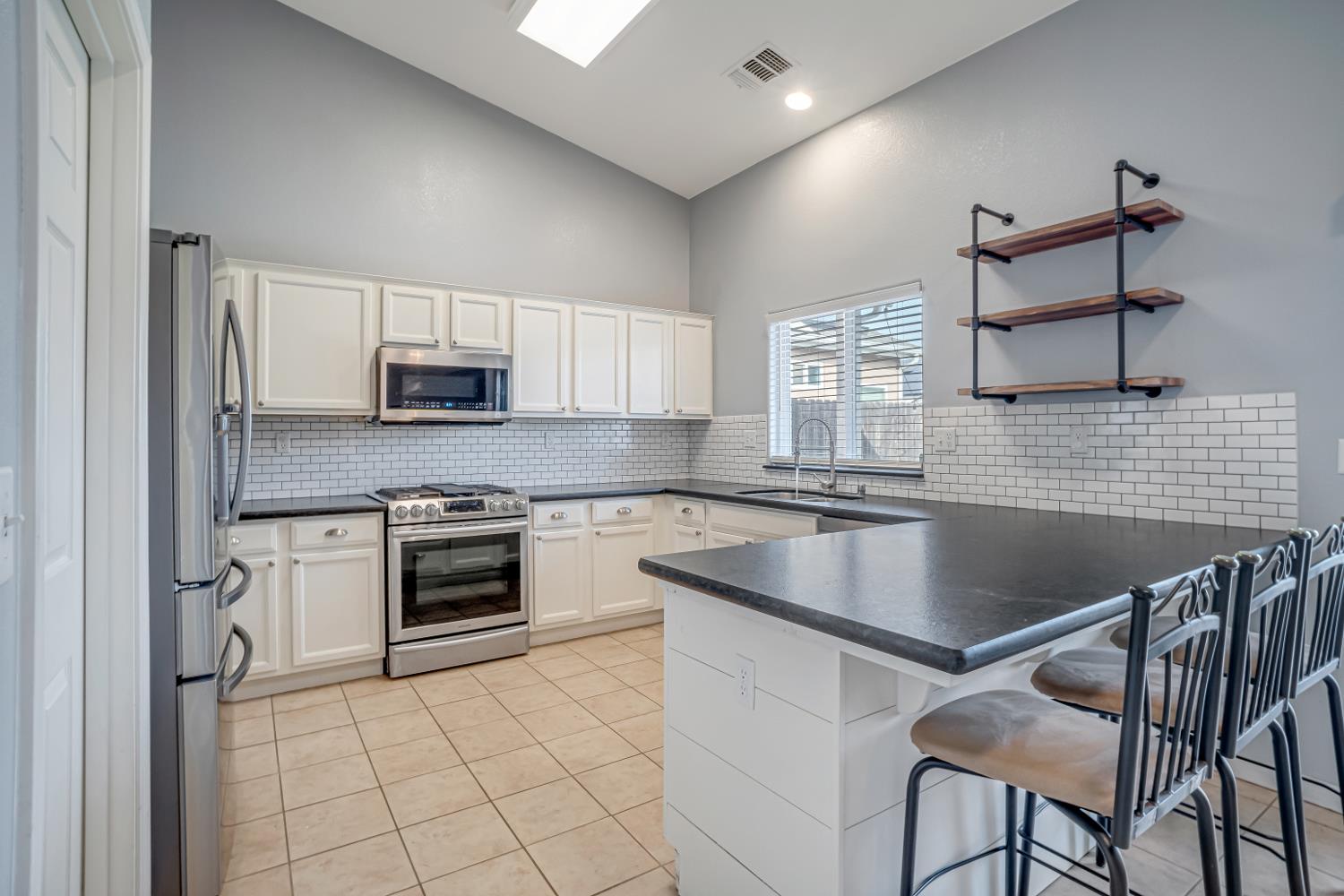 3062 N Filbert Ave, Fresno, CA 93727