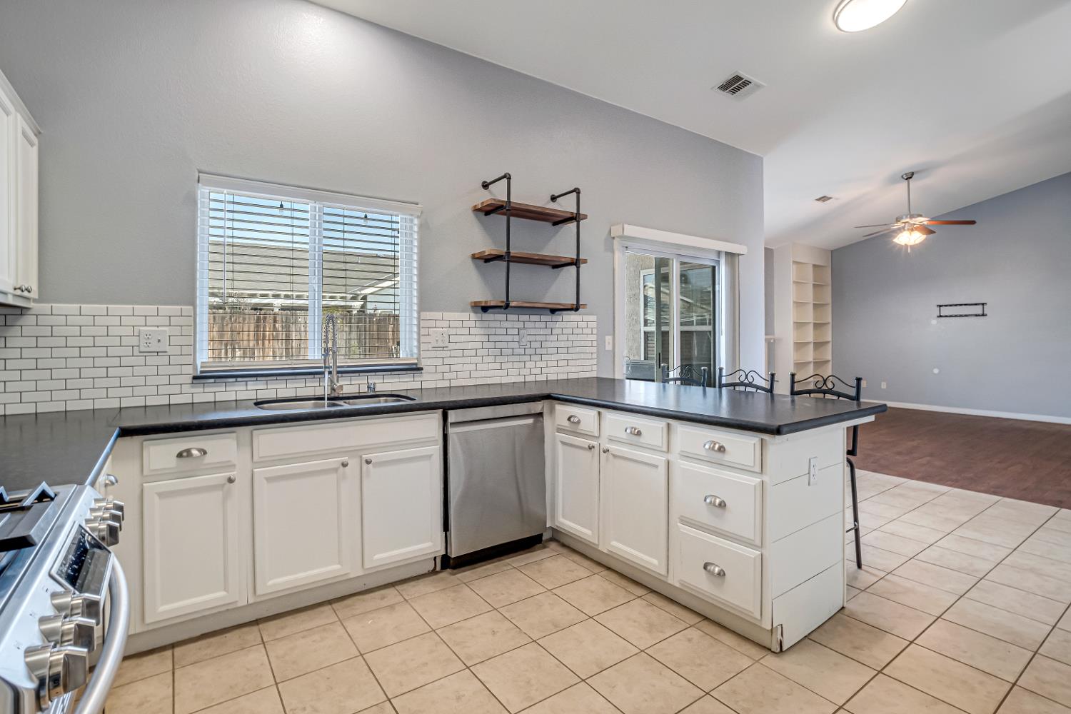3062 N Filbert Ave, Fresno, CA 93727