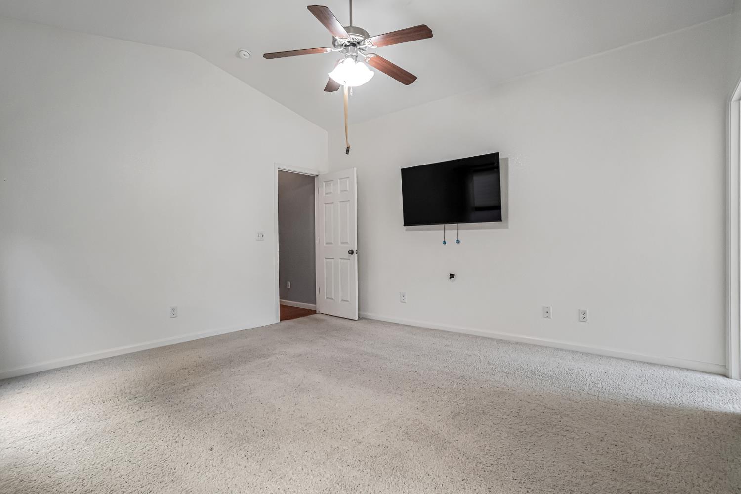 3062 N Filbert Ave, Fresno, CA 93727