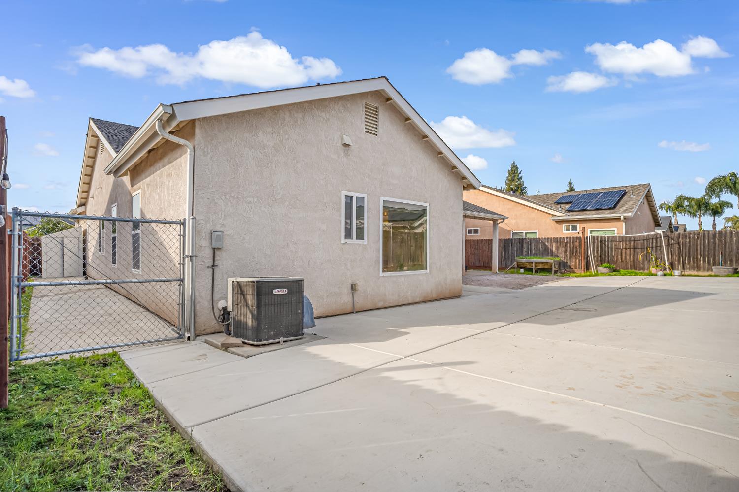 3062 N Filbert Ave, Fresno, CA 93727
