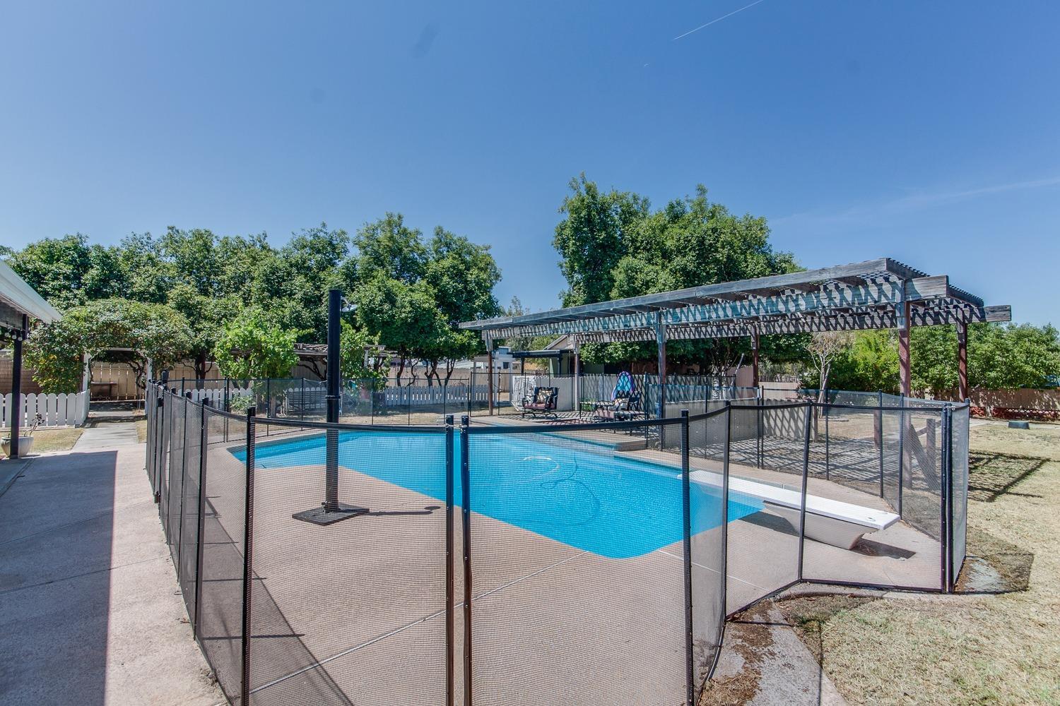 9077 N Fowler Ave, Clovis, CA 93619