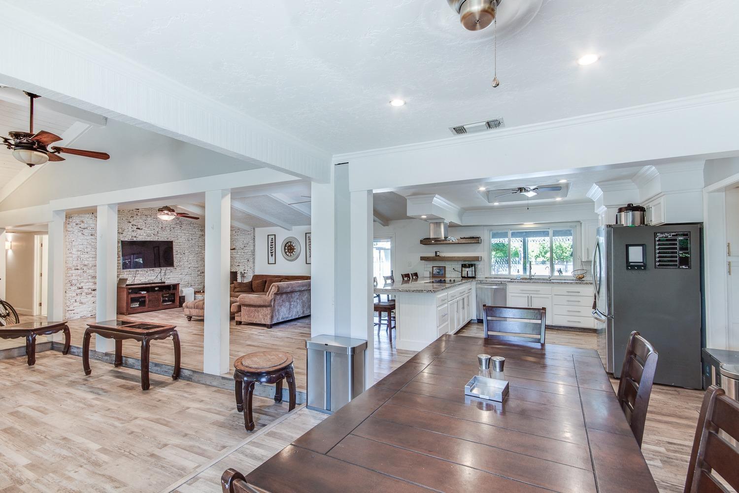 9077 N Fowler Ave, Clovis, CA 93619
