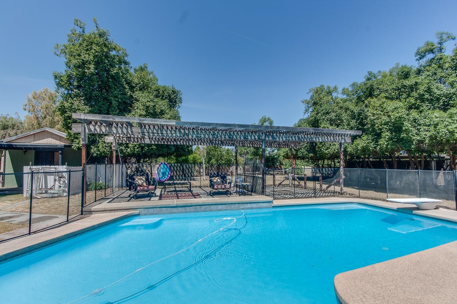 9077 N Fowler Ave, Clovis, CA 93619